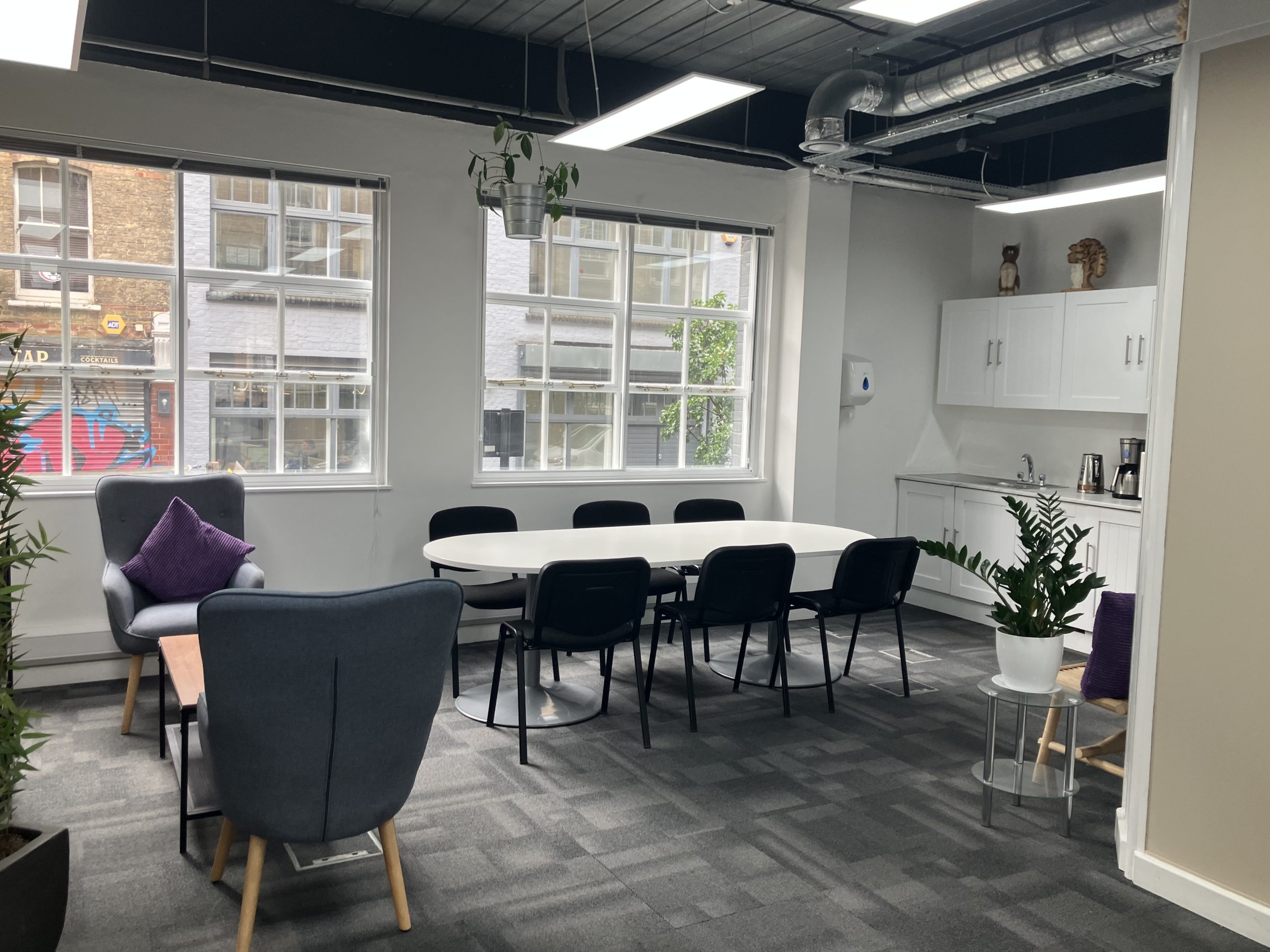 Photo of the offices within 2 Bath Place, EC2